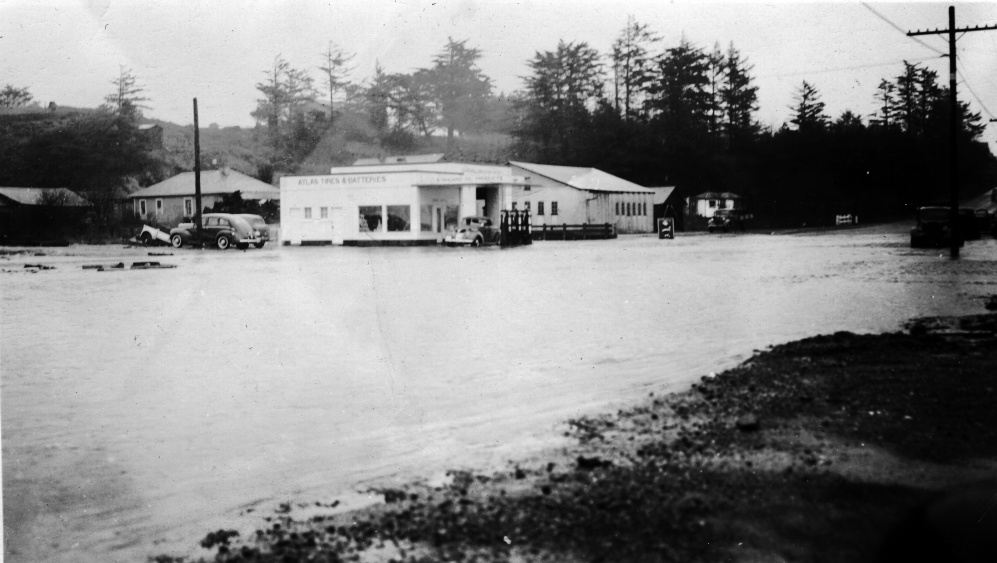 Chappell's Service Station during a flood, 1940