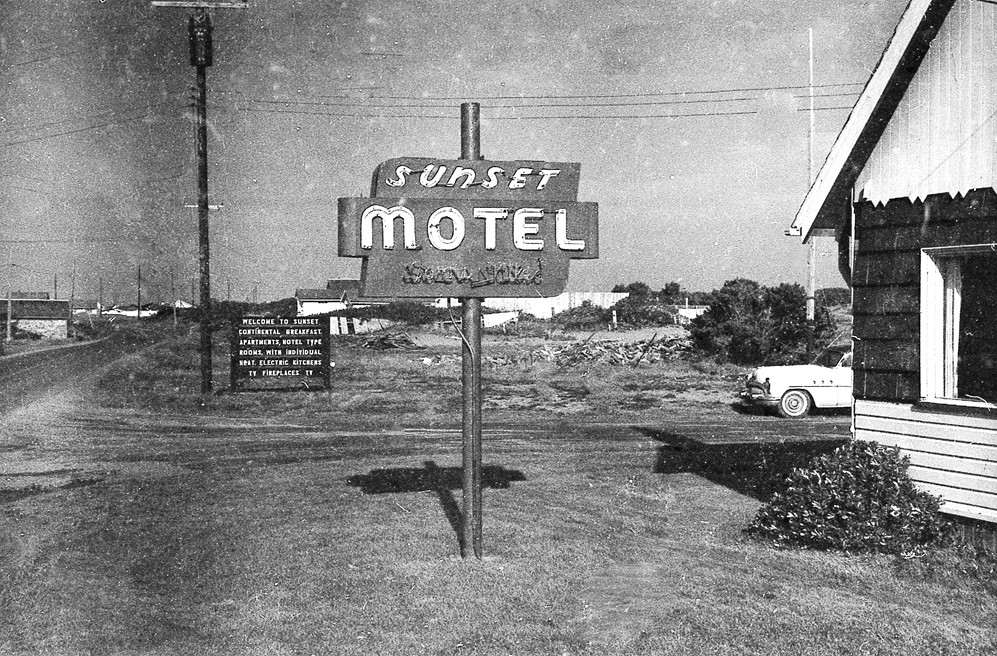 Sunset Motel, 1959
