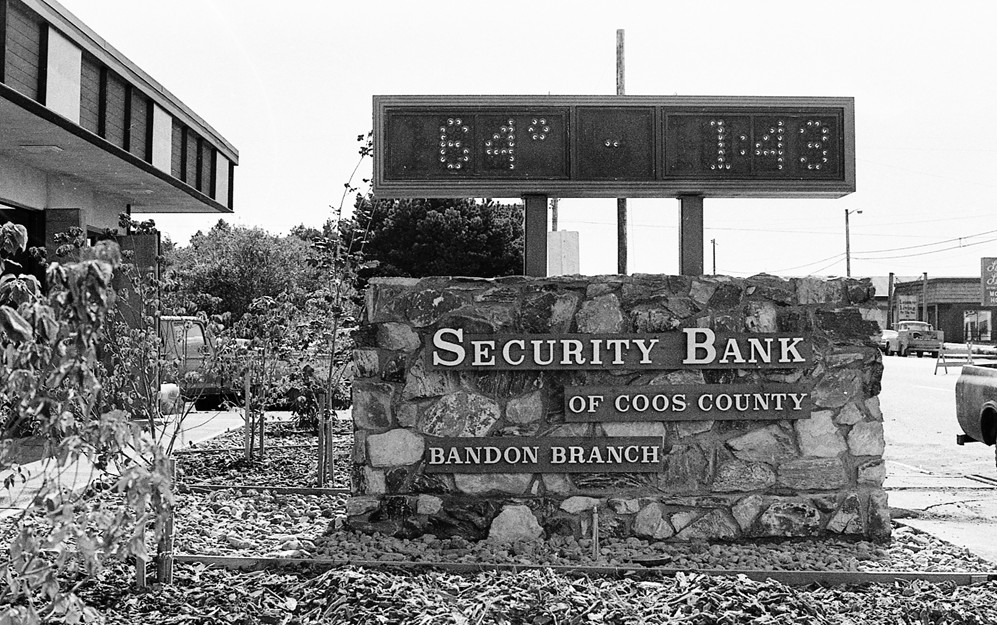 Temperature sign at Security Bank, 1974