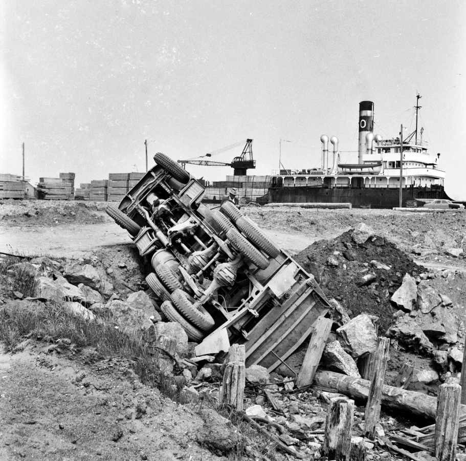 Seven-yard dump truck, 1958