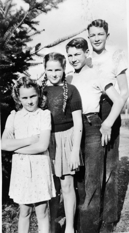 Four oldest children of Elmer and Grace Gant