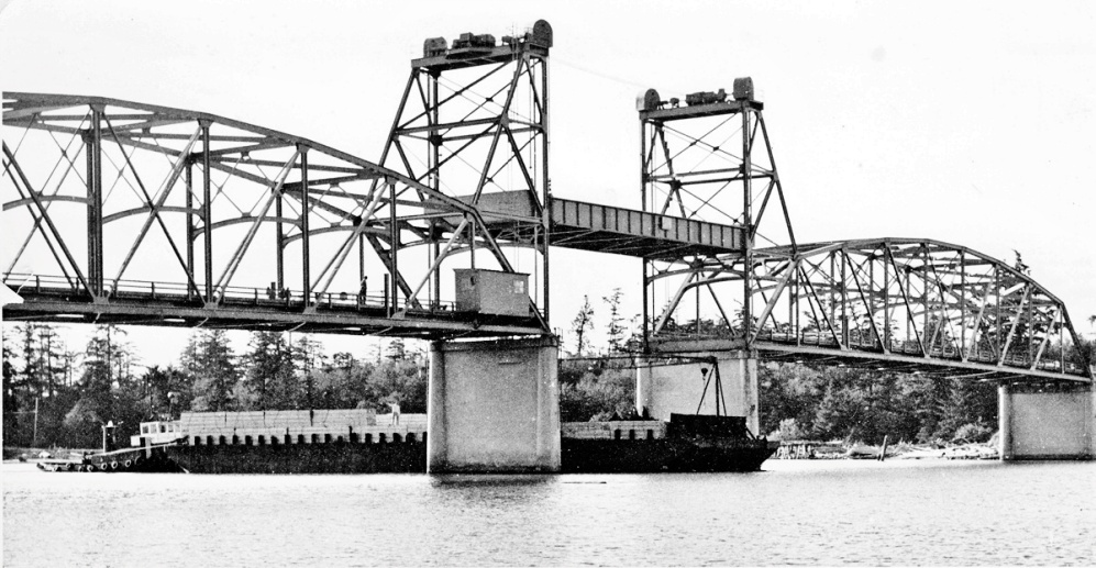 Bullards Bridge struck by barge, 1966