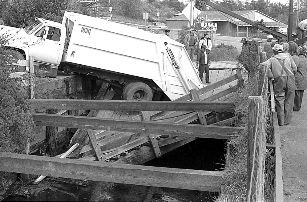 Collapsed bridge over Ferry Creek, 1978