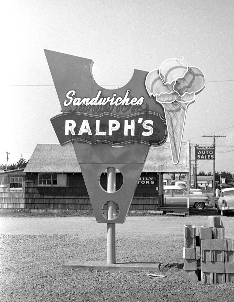 Ralph's, 1955